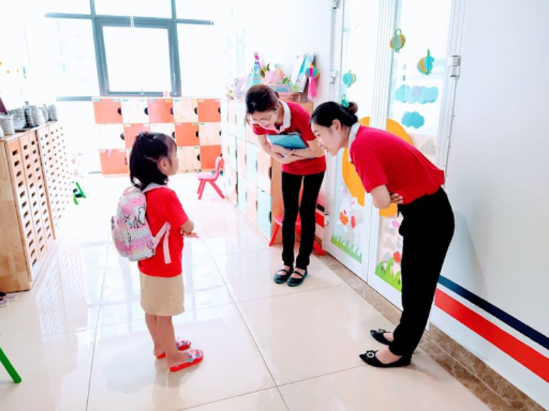 Dạy trẻ thói quen nề nếp từ nhỏ giúp con phát triển tốt hơn. (Ảnh: Sưu tầm internet)