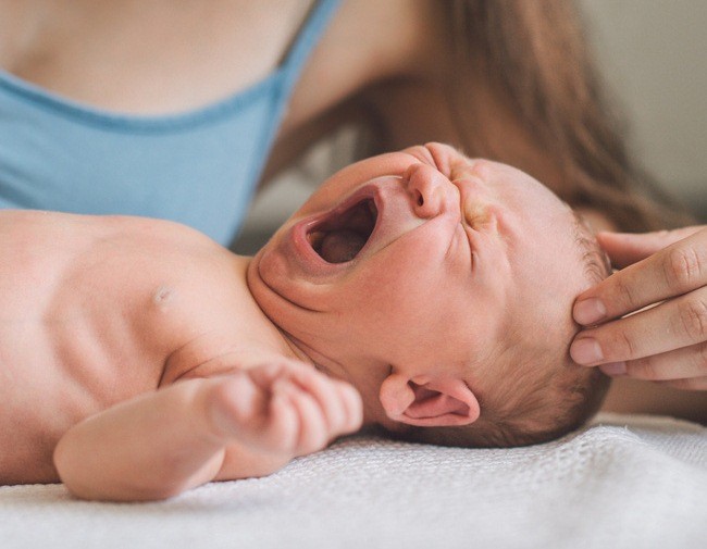 Giúp bé nhận biết rõ nhịp ngày và đêm. (Ảnh: Sưu tầm internet)