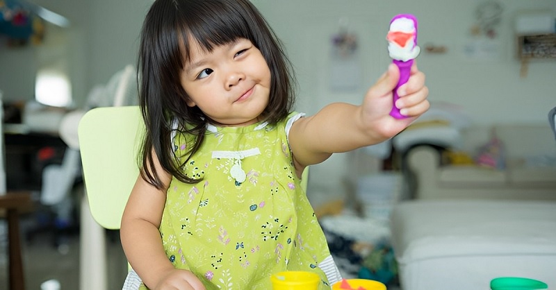 Rối loạn tic có nhiều biểu hiện rõ ràng để ba mẹ nhận biết (Ảnh: Sưu tầm internet)