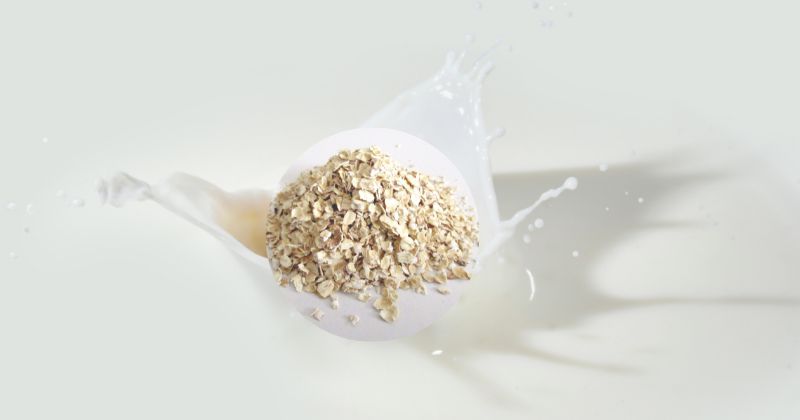 Chăm sóc da bằng sữa mẹ và bột yến mạch. (Ảnh: Sưu tầm Internet)