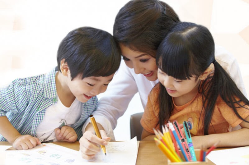 Giáo dục theo phương pháp Glenn Doman dễ dàng thực hiện tại nhà. (Ảnh: Sưu tầm Internet)