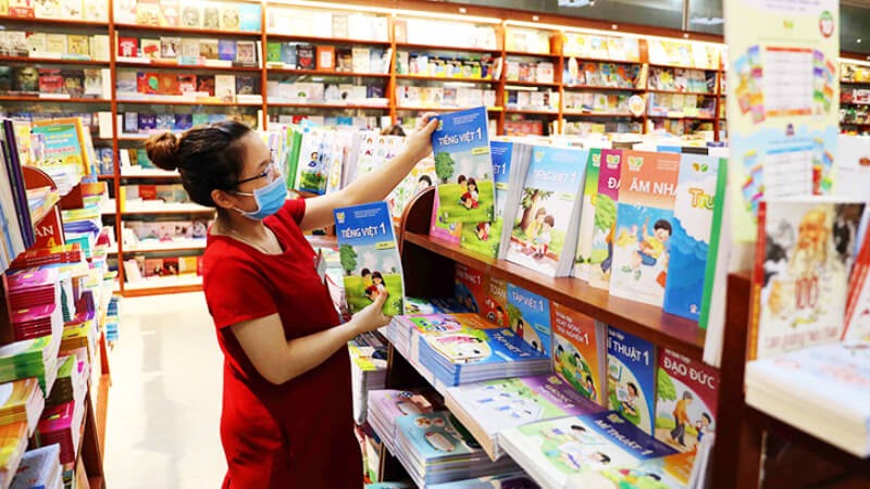 Chọn sách có nhiều hình ảnh minh họa. (Ảnh: Sưu tầm Internet)