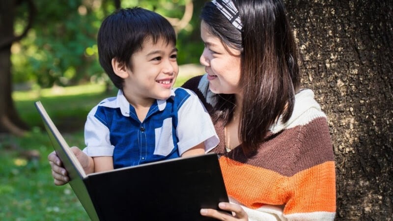 Trong giai đoạn vàng 0-6 tuổi, khả năng nói và ngôn ngữ của bé sẽ phát triển vượt trội. (Ảnh: Sưu tầm Internet)