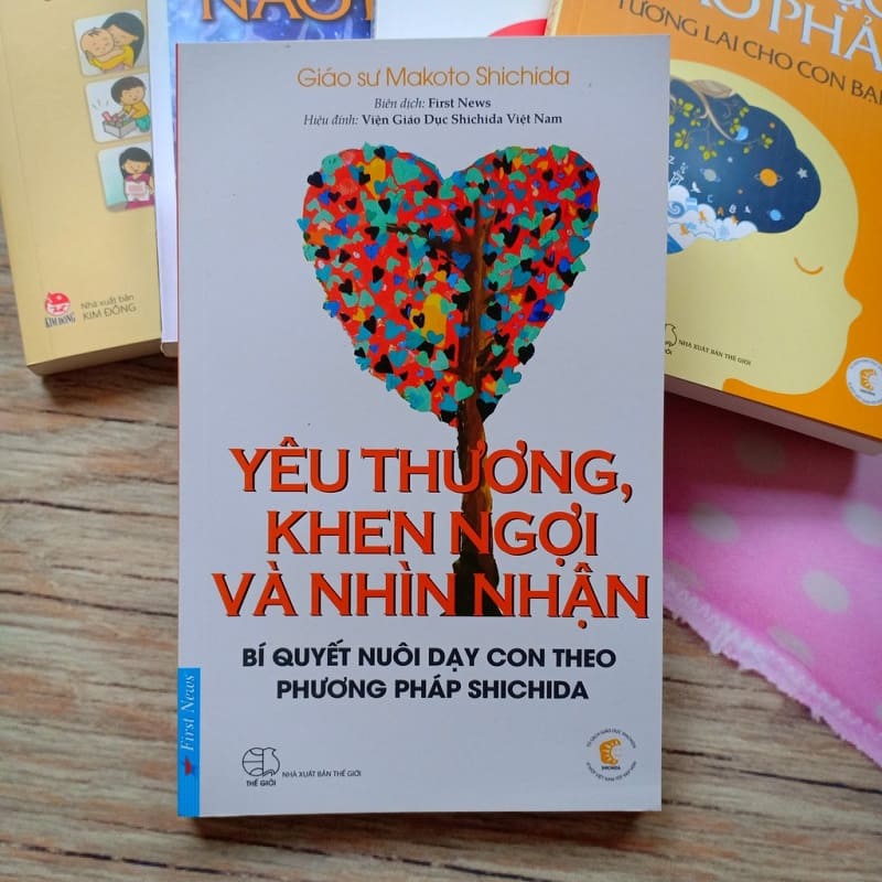 Sách Yêu thương khen ngợi và nhìn nhận. (Ảnh: Sưu tầm Internet)
