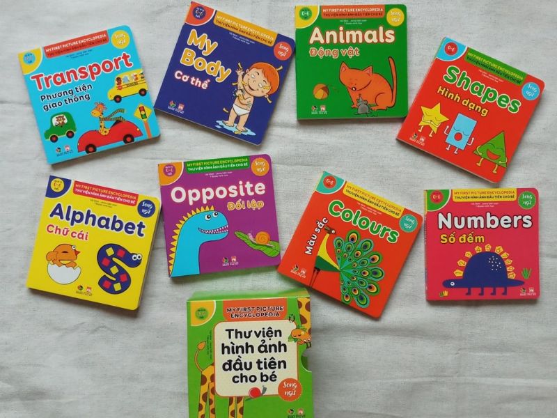 8 cuốn Thư viện hình ảnh đầu tiên cho bé khám phá thế giới xung quanh. (Ảnh: Sưu tầm Internet)