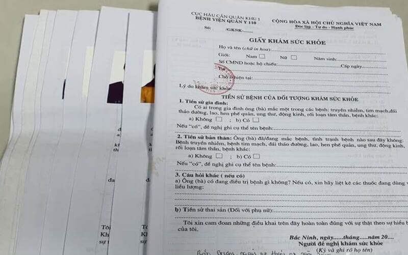 Chuẩn bị đủ giấy tờ sức khỏe trước ngày đến khám. (Ảnh: Internet)