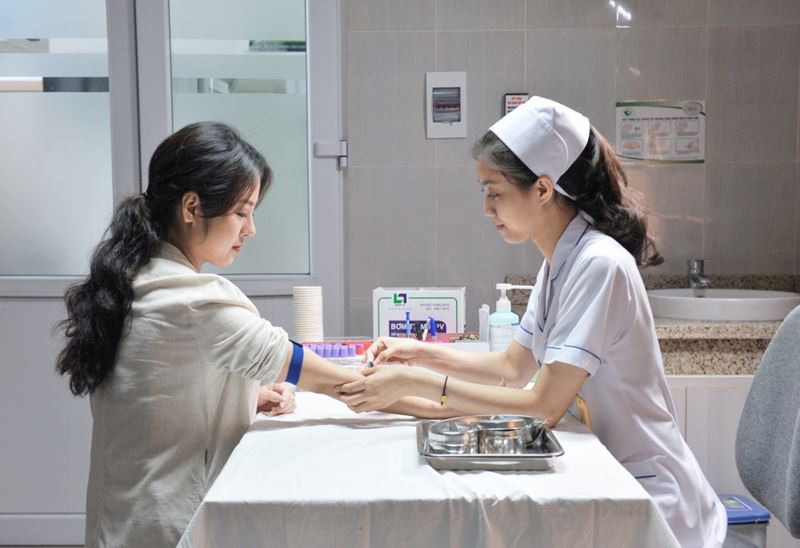 Khám sàng lọc cho người chuẩn bị làm mẹ. (Ảnh: Internet)