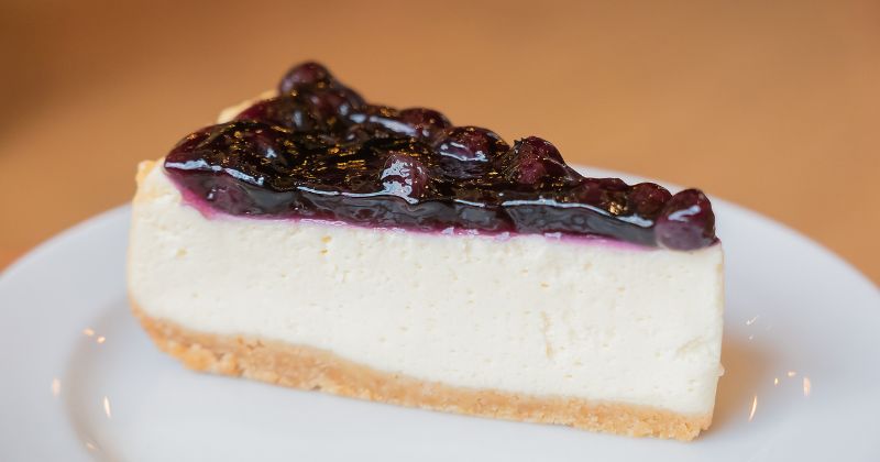 Mẹ bầu sau sinh ăn bánh sữa chua giúp lợi khuẩn (Ảnh: Sưu tầm Internet)