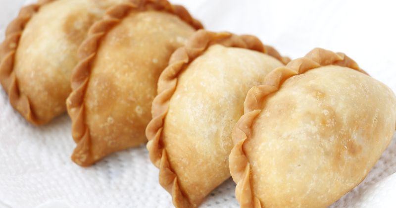 Phụ nữ sau sinh 1 tháng ăn bánh làm từ gạo tẻ giúp lợi sữa (Ảnh: Sưu tầm Internet)