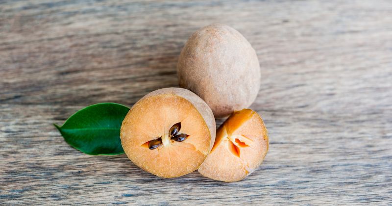 Phụ nữ sau khi sinh 1 tháng ăn hồng xiêm rất tốt cho sức khỏe ( Ảnh: Sưu tầm Internet)