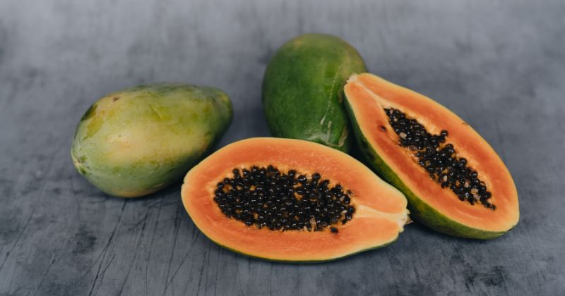 Mẹ sau sinh 1 tháng ăn đu đủ giúp lợi sữa ( Ảnh: Sưu tầm Internet)