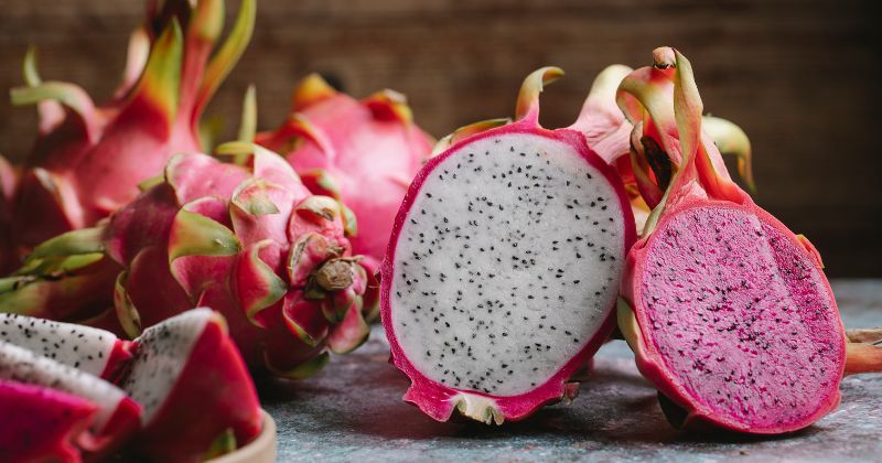 Thanh long thực phẩm dinh dưỡng tốt cho mẹ sau sinh 1 tháng (Ảnh: Sưu tầm Internet)