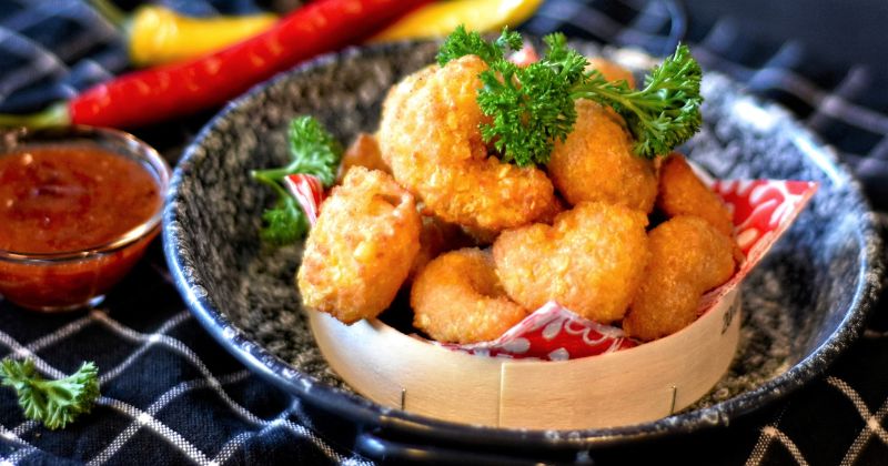 Mẹ sau khi sinh xong 1 tháng nên kiêng ăn những gì (Ảnh: Sưu tầm Internet)