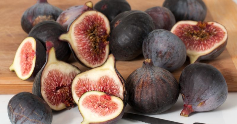 Mẹ sau sinh 2 tháng ăn sung giúp giảm căng thẳng (Ảnh: Sưu tầm Internet)