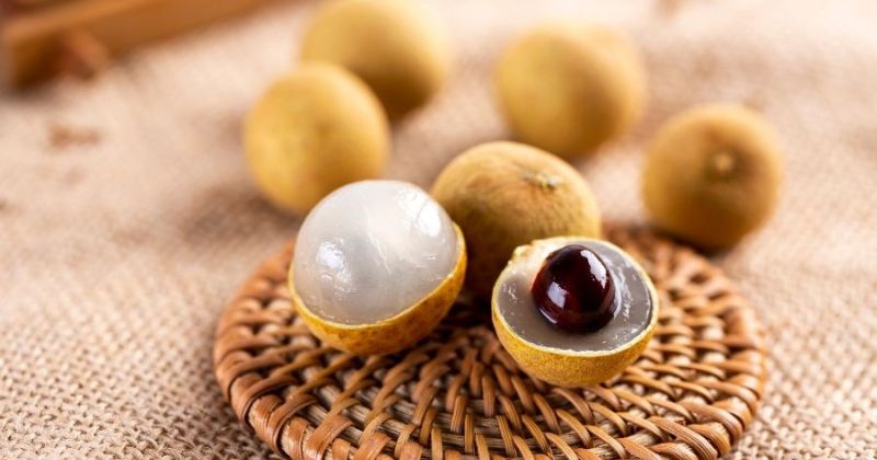 Mẹ sau sinh không nên ăn nhiều nhãn (Ảnh: Sưu tầm Internet)