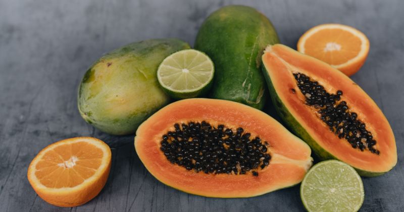 Các mẹ sau sinh 2 tháng nên ăn đu đủ để có nhiều sữa (Ảnh: Sưu tầm Internet)