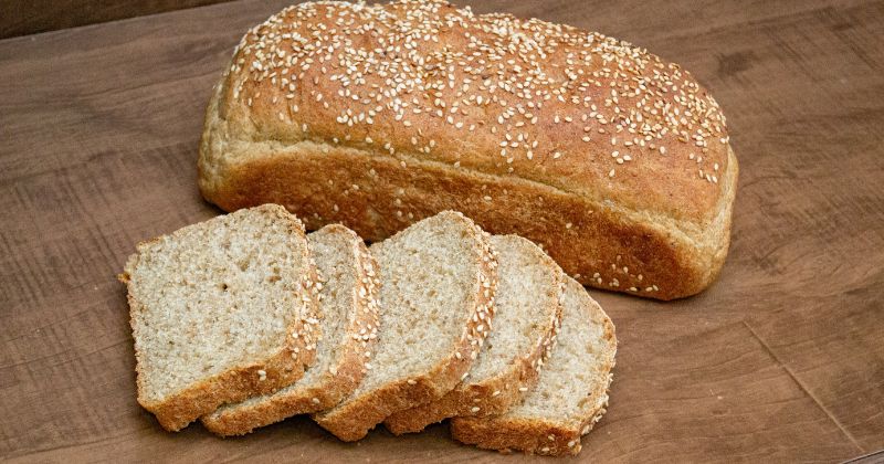 Bánh mì nguyên cám giúp kiểm soát cân nặng, lượng đường huyết trong máu (Ảnh: Sưu tầm Internet)