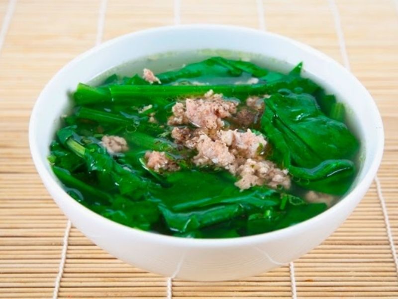 Canh cải bó xôi ngọt thơm, thanh đạm thích hợp dùng trong mùa hè. (Ảnh: Nguồn Internet)
