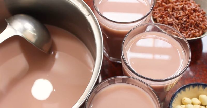 Sữa gạo lứt thơm ngon bổ dưỡng cho mẹ sau sinh (Ảnh: Sưu tầm Internet)