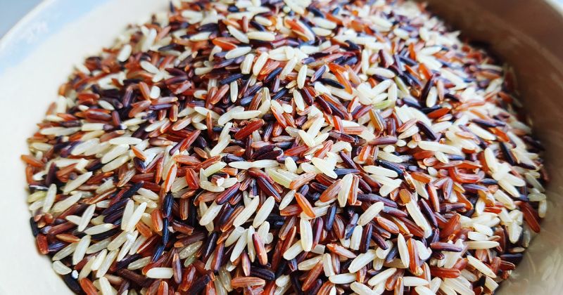 Gạo lứt chứa nhiều sắt, canxi rất tốt cho sức khỏe xương (Ảnh: Sưu tầm Internet)