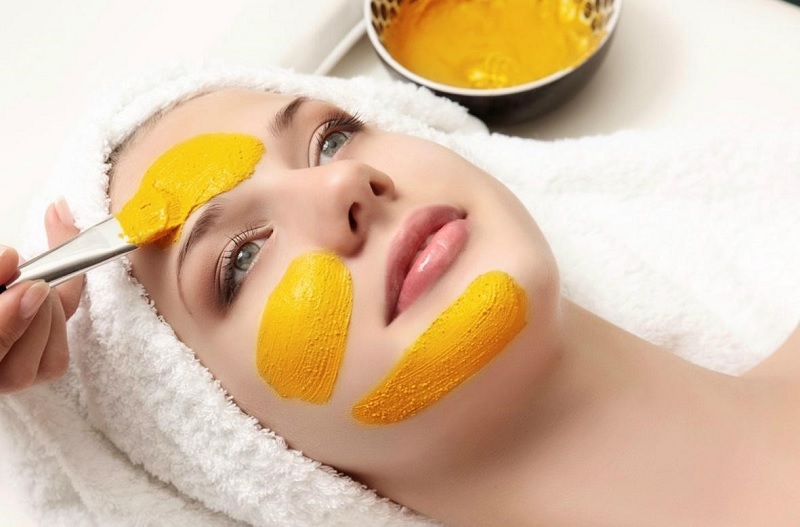 Mẹ sau sinh có thể dưỡng da bằng tinh bột nghệ. (Ảnh: Sưu tầm internet)