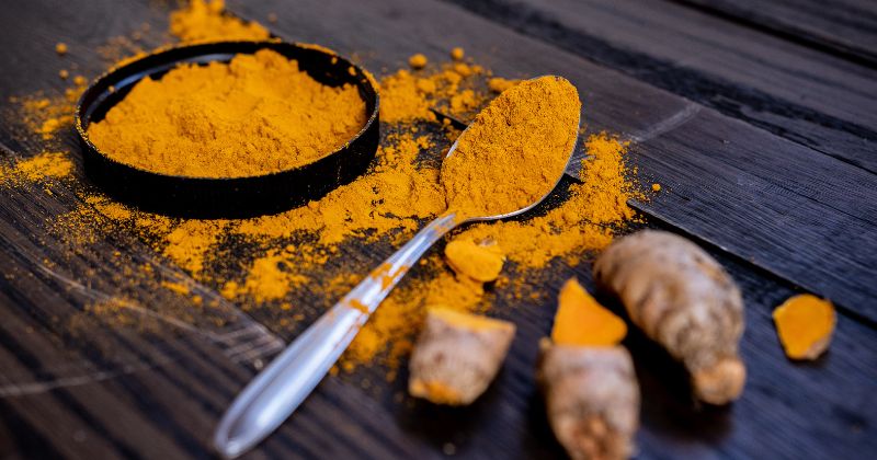 Những lưu ý khi uống nghệ với mật ong mẹ nên biết (Ảnh: Sưu tầm Internet)