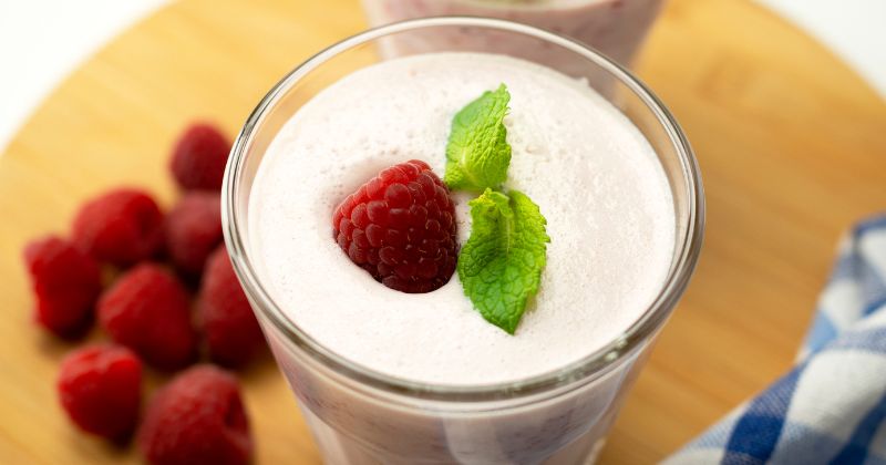 Ăn sữa chua có công dụng giảm căng thẳng và stress rất tốt. (Ảnh: Sưu tầm Internet)