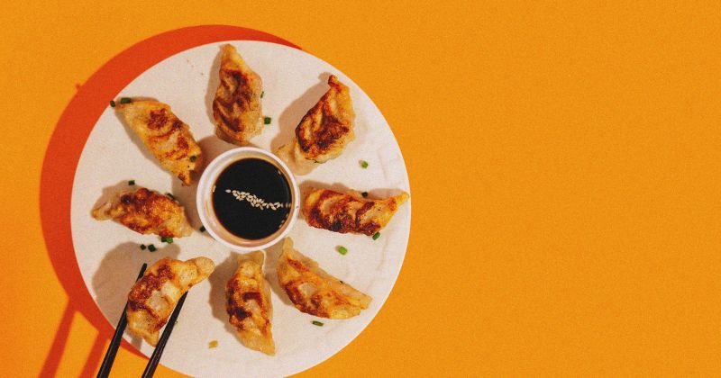 Ăn nhiều xì dầu sẽ gây hại cho thận (Ảnh: Sưu tầm Internet)