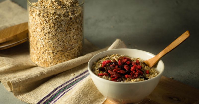 Ăn yến mạch có tác dụng lợi sữa (Ảnh: Sưu tầm Internet)