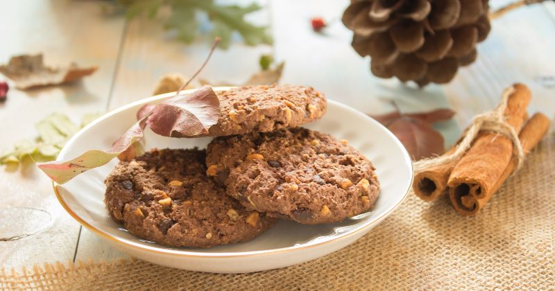 Bánh quy yến mạch là món ăn nhẹ dinh dưỡng cho mẹ (Ảnh: Sưu tầm Internet)