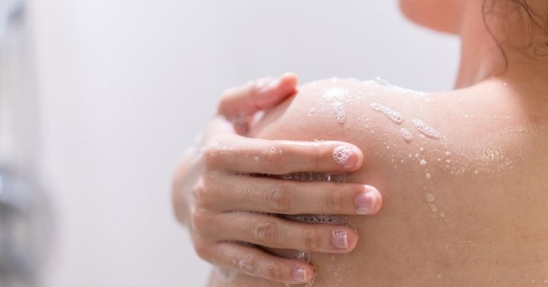 Mẹ sau sinh mổ nên tắm sau 6 đến 7 ngày sau sinh (Ảnh: Sưu tầm Internet)