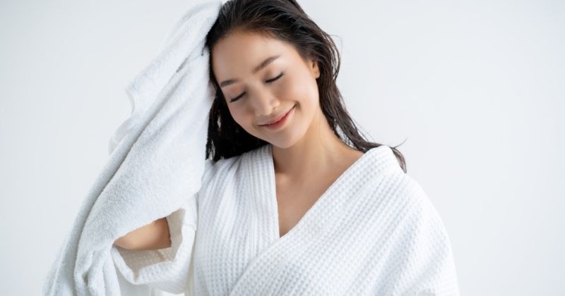 Mẹ sau sinh thường có thể tắm sau 3-4 ngày (Ảnh: Sưu tầm Internet)