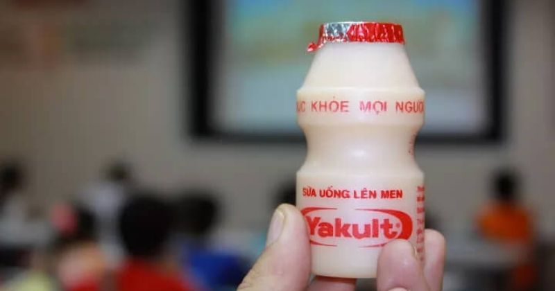 Mẹ sau sinh được uống sữa Yakult (Ảnh: Sưu tầm Internet)