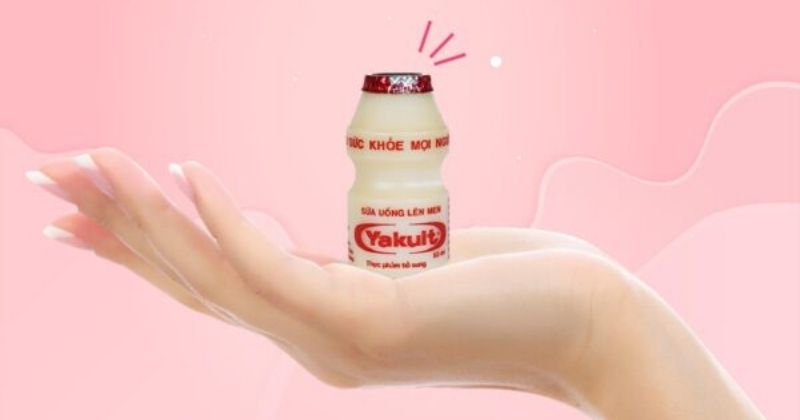 Uống sữa Yakult cung cấp cho cơ thể nhiều protein, năng lượng (Ảnh: Sưu tầm Internet)