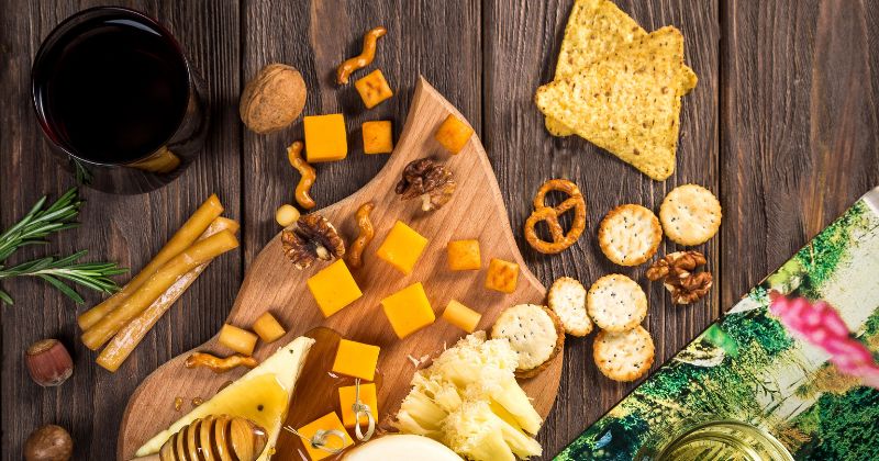 Mẹ sau sinh mổ 1 tháng nên chia nhỏ bữa ăn trong ngày ( Ảnh: Sưu tầm Internet)