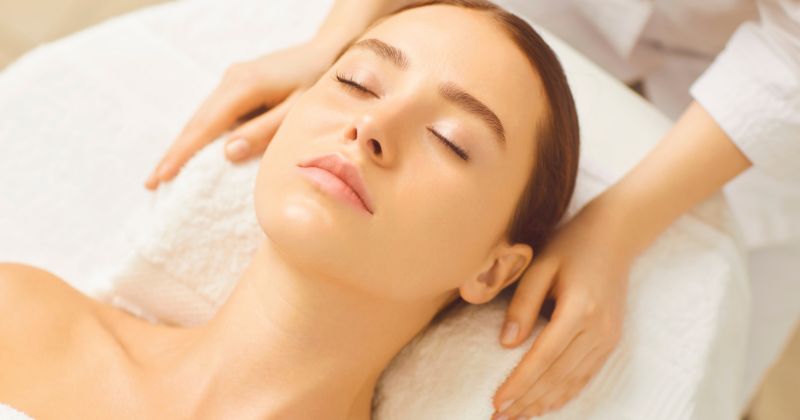 Mẹ sau sinh uống nghệ mật ong giúp tâm trạng tốt, ngủ ngon hơn (Ảnh: Sưu tầm Internet)