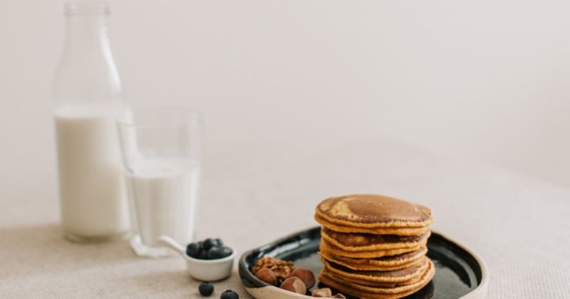 Ba thời điểm uống sữa tốt nhất trong ngày mẹ nên để ý (Ảnh: Sưu tầm Internet)