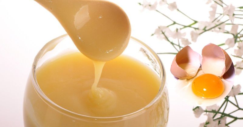 Đắp mặt nạ sữa ong chúa trứng gà (Ảnh: Sưu tầm Internet)