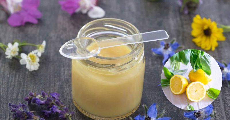 Đắp mặt nạ sữa ong chúa và canh (Ảnh: Sưu tầm Internet)