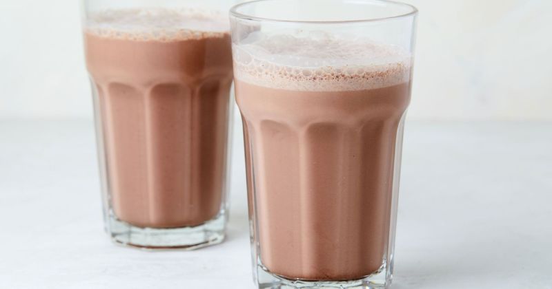 Một số lưu ý khi uống sữa socola sau sinh (Ảnh: Sưu tầm Internet)