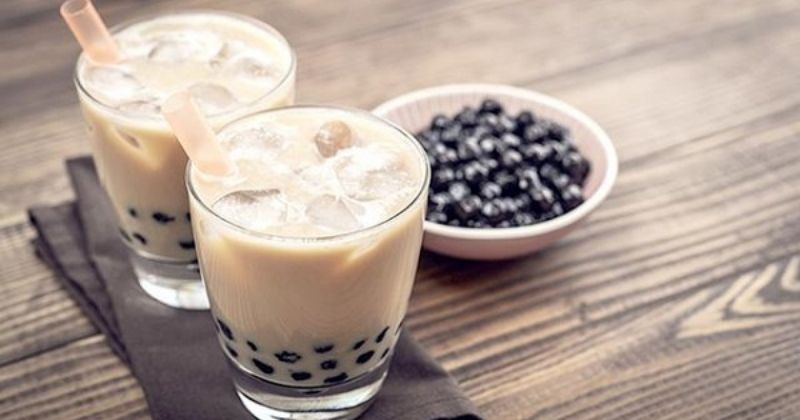 Mẹ sau sinh không nên uống trà sữa (Ảnh: Sưu tầm Internet)