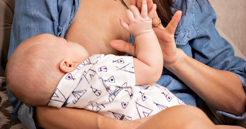 Mẹ có nguy cơ bị mất sữa nếu uống trà sữa (Ảnh: Sưu tầm Internet)