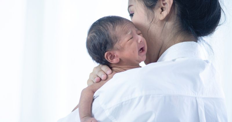 Stress sau sinh mổ kéo dài sẽ khiến mẹ không thể chăm sóc con tốt (Ảnh: Sưu tầm Internet)