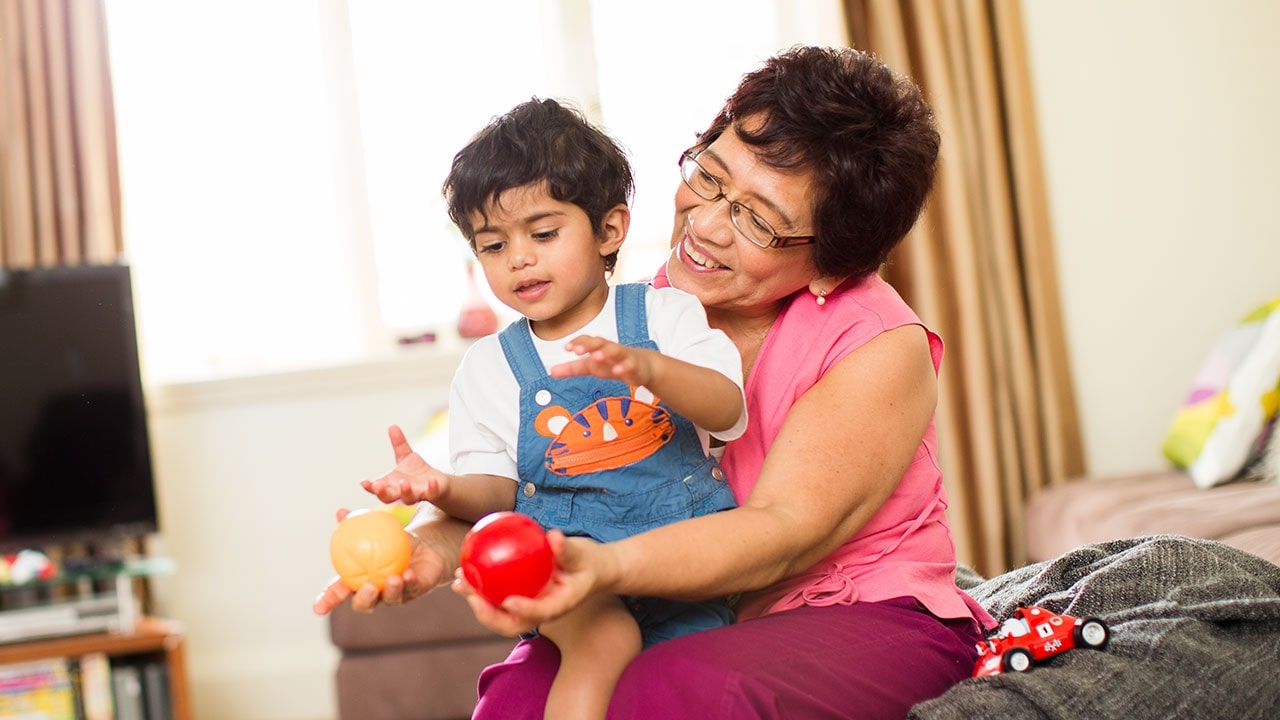 Trẻ từ 1-3 tuổi có thể phát triển khả năng giao tiếp và phản xạ bằng ngôn ngữ (Ảnh: Sưu tầm Internet)