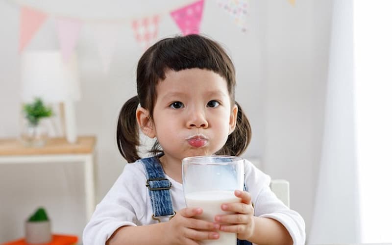 Một số lưu ý khi cho trẻ 6 tuổi uống sữa tăng cân. (Ảnh: sưu tầm internet)