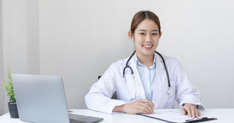 Mẹ có thể đi kiểm tra bác sĩ khi quá lo lắng về chất lượng sữa. (Ảnh: Sưu tầm Internet)