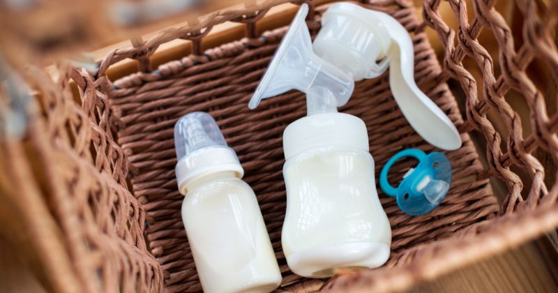 Hiện tượng nổi váng ở sữa mẹ là do lipid béo trong sữa gây nên. (Ảnh: Sưu tầm Internet)