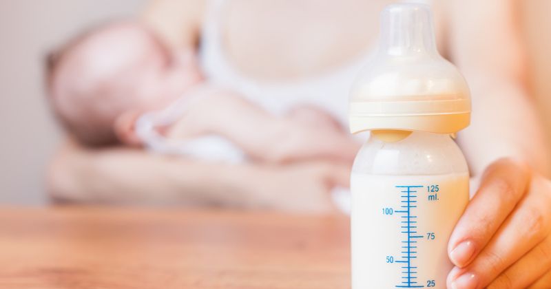 Sữa mẹ loãng không phải nguyên nhân khiến trẻ chậm tăng cân. (Ảnh: Sưu tầm Internet)