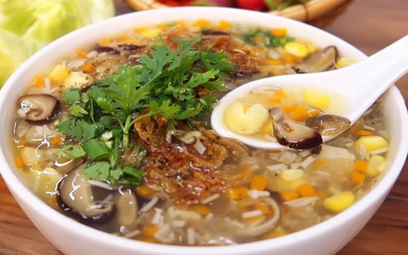 Món súp gà nấm hương giàu chất dinh dưỡng cho bé (Ảnh: Sưu tầm Internet)