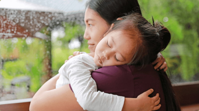 Những thời điểm quan trọng để tách trẻ ra khỏi mẹ dần dần. (Ảnh: Sưu tầm Internet)